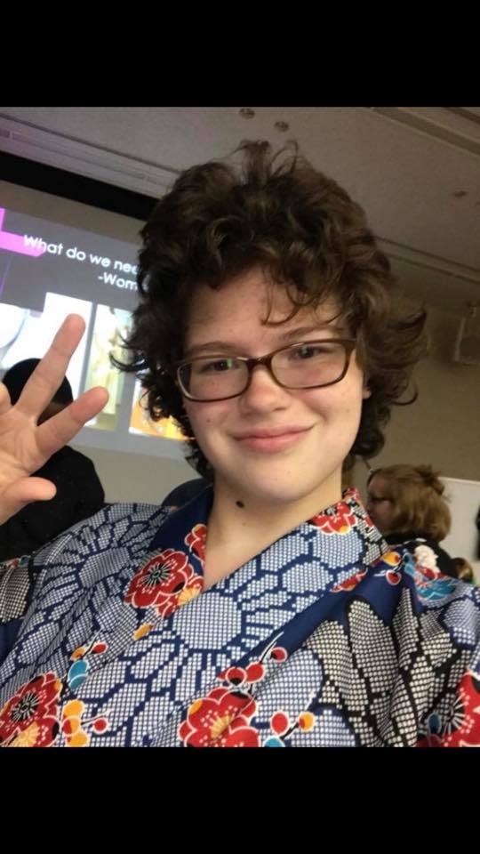 Girl in a kimono, flashing a peace sign